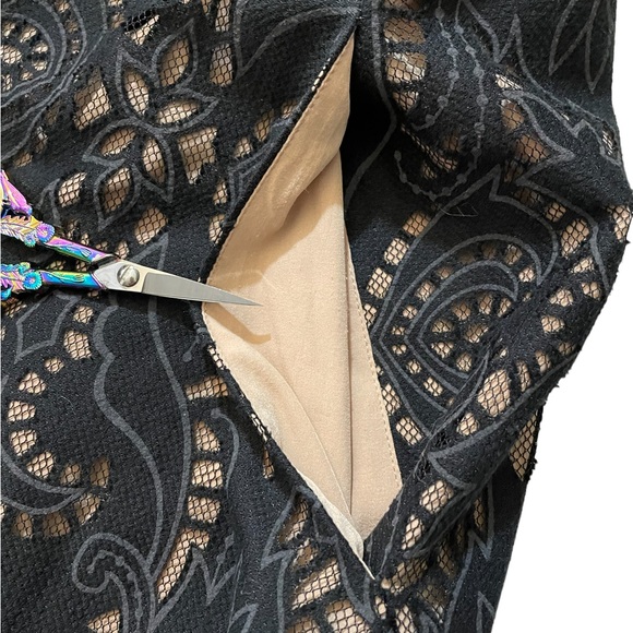 BCBG MAXAZRIA  Chrystal women’s black & beige lazer cut sleeveless dress size 12 - Picture 13 of 15